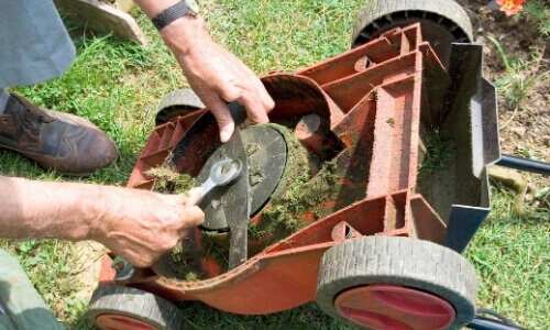 Remove the Blades of Lawnmower